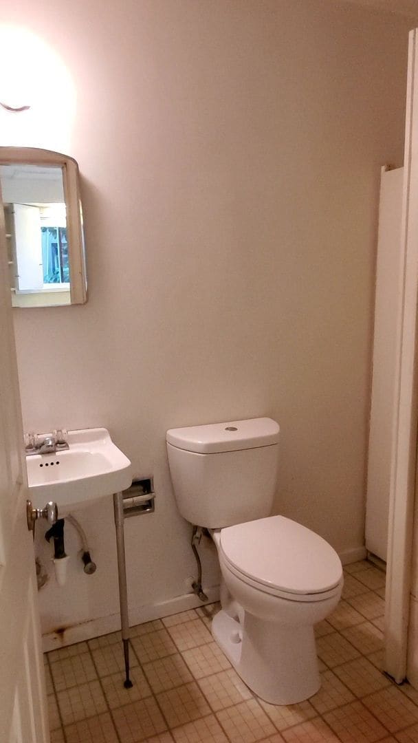 Building Photo - 2 & 4 Bedroom Apartments with Classic Charm & Bay View