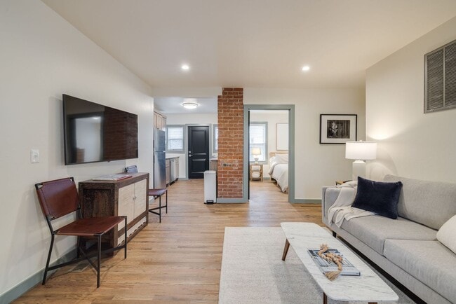 Building Photo - Welcome to this charmingly updated 2 Bedroom 1 Bathroom Bungalow Located in the Historic Jefferso...