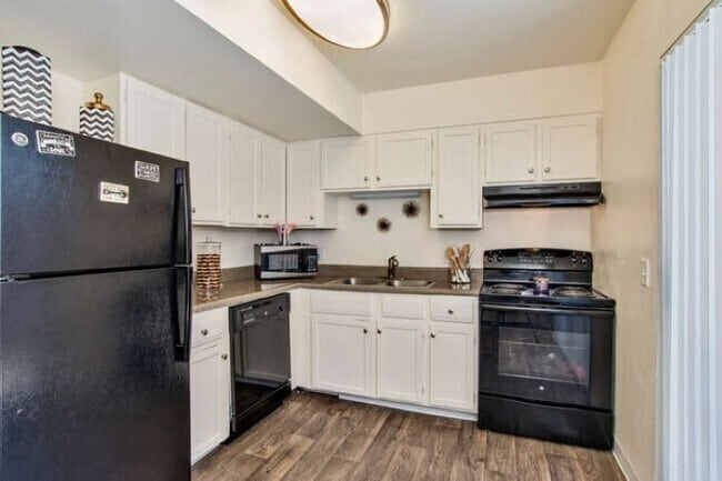 3 bedroom kitchen - Laredo House Apartments