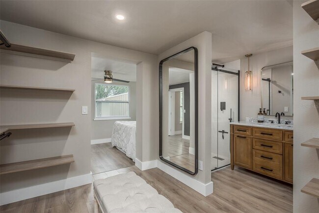 Building Photo - 4036 Sunray Dr