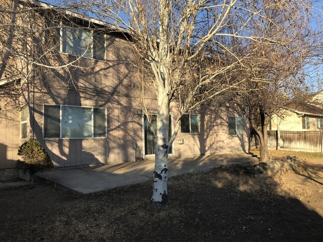 Building Photo - 944 NW Oak Pl