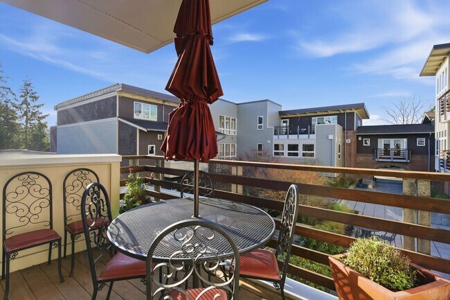Building Photo - 400 Winslow Way E