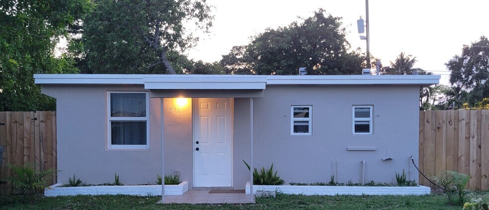 Primary Photo - 510 N 60th Way