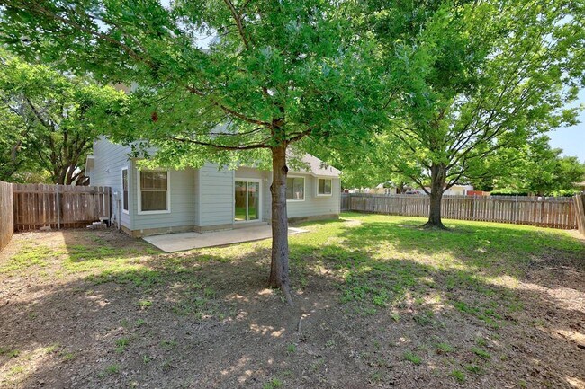 Building Photo - 2102 Bluebonnet Dr