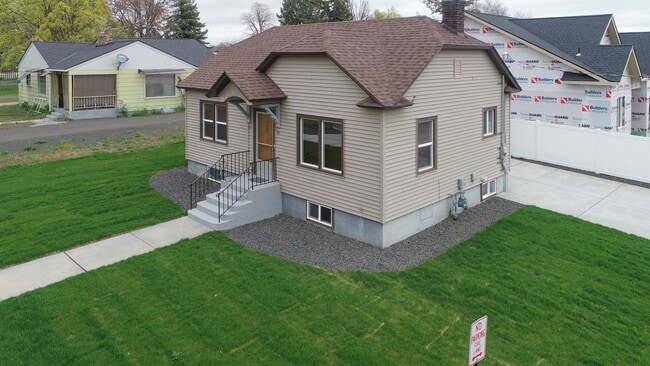 Fully updated 2 Bed 1 Bath Valley home. H... - Fully updated 2 Bed 1 Bath Valley home.  H...