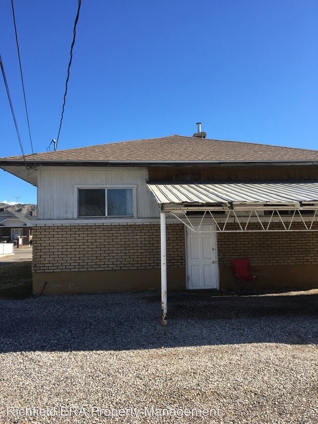 Building Photo - 3 br, 1 bath House - 131 North State Street