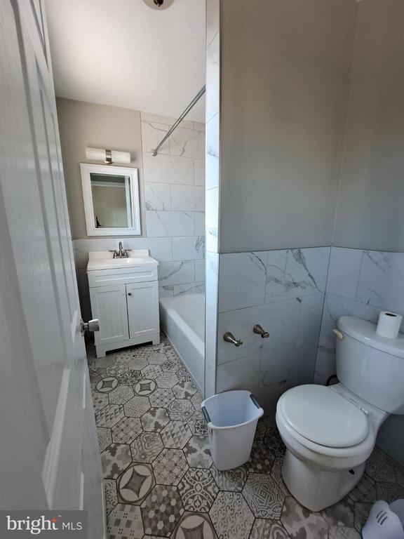 Building Photo - 1100 Green St