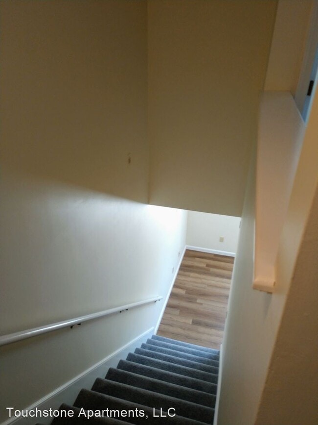 Building Photo - 221 Park St