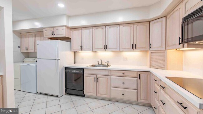 Building Photo - 29 Stonehenge Cir