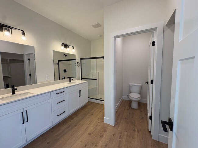 Building Photo - Brand New Home Avalible