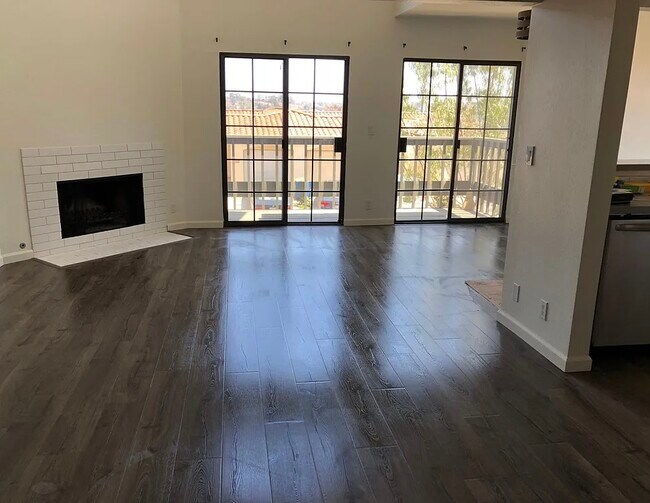 Balcony with great sunrises - 6812 Fashion Hills Blvd