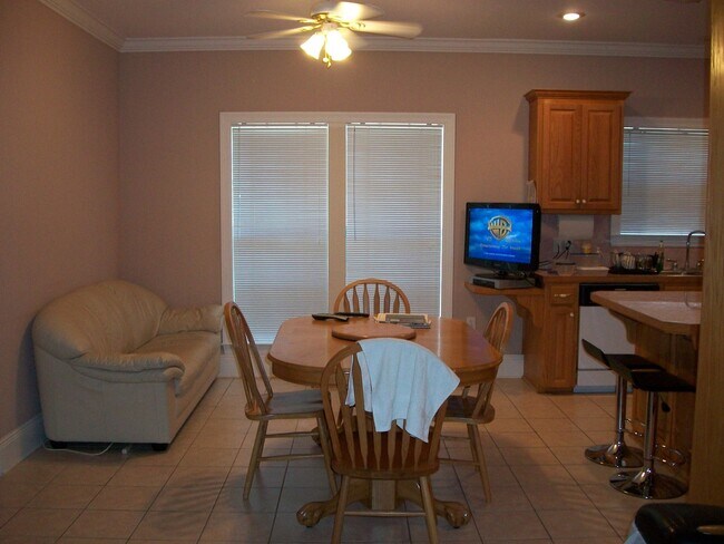 Building Photo - Spacious home in Woodlawn Estates