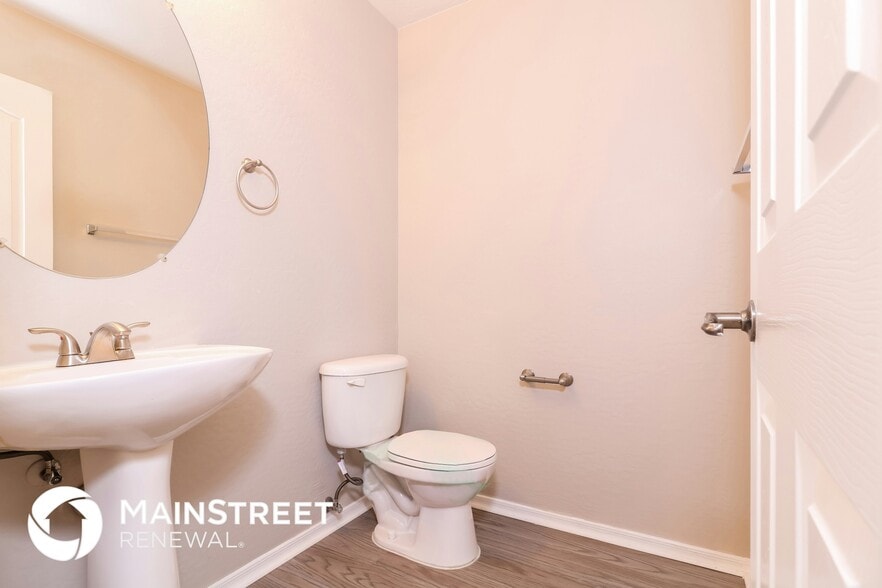 Building Photo - 12814 W Pershing St