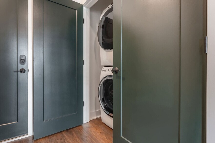 Building Photo - 89 Lucile St