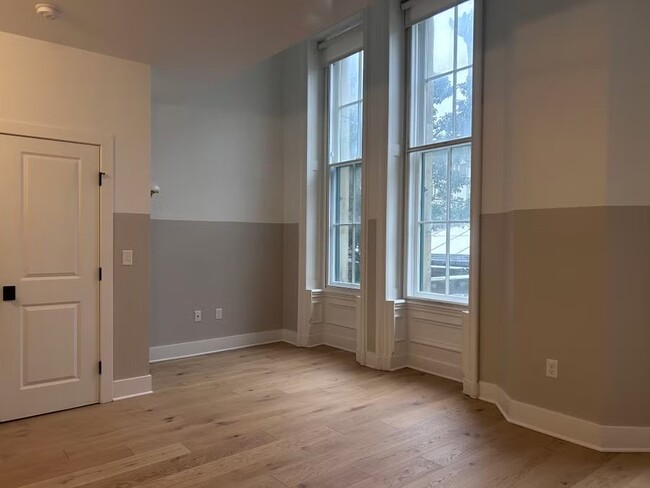 Building Photo - 30 W Broad St