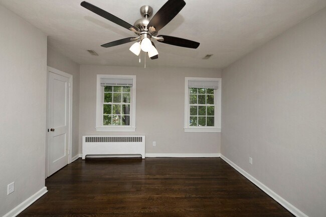 Building Photo - 3 Bedroom in Hampton Available Now!!