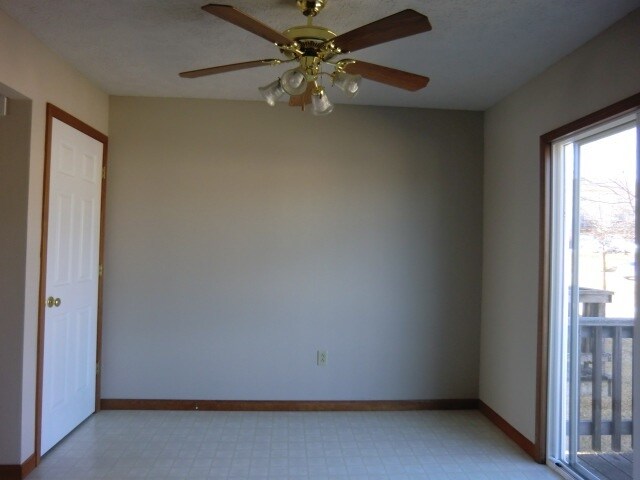 Building Photo - 205 Sandridge Dr