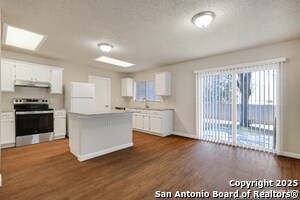Building Photo - 9102 Roquefort