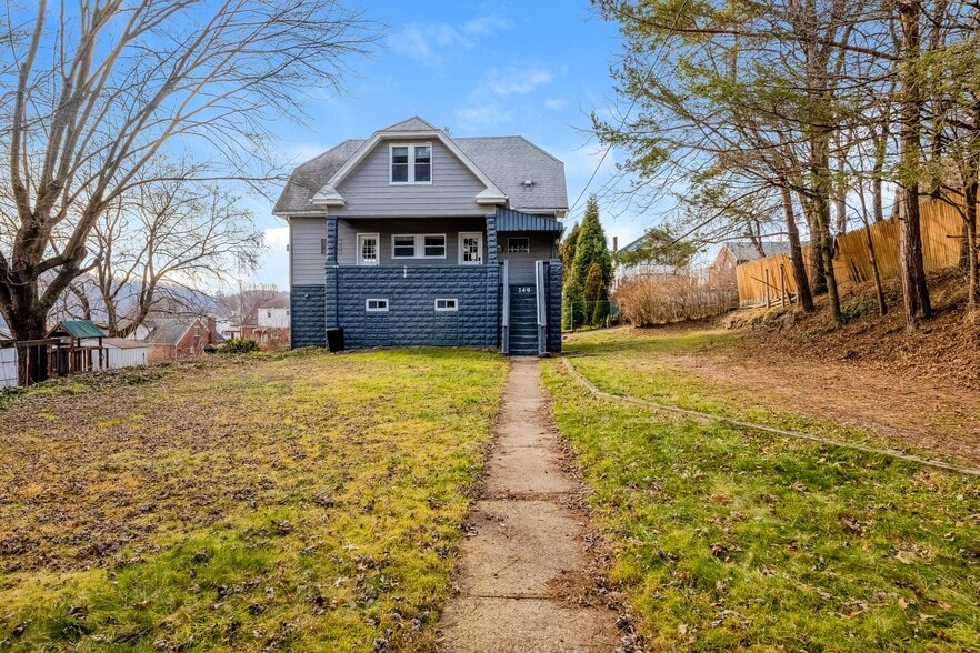 Building Photo - 349 James St