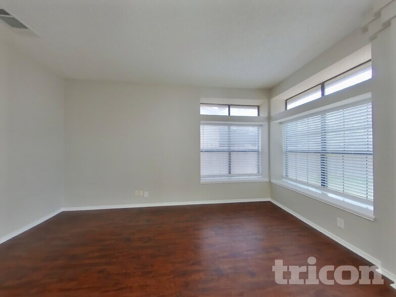 Building Photo - 8035 Dove Trail Dr