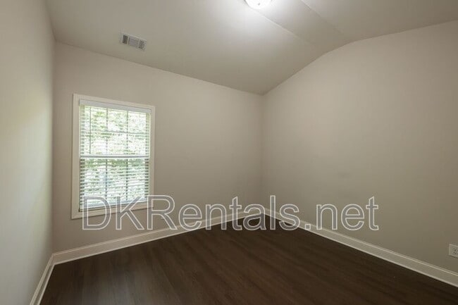 Building Photo - 921 Hickory Leaf Ct SE
