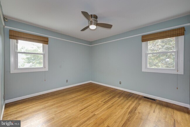Building Photo - 1717 Country Club Dr