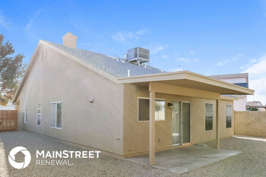 Building Photo - 7451 W Sanna St