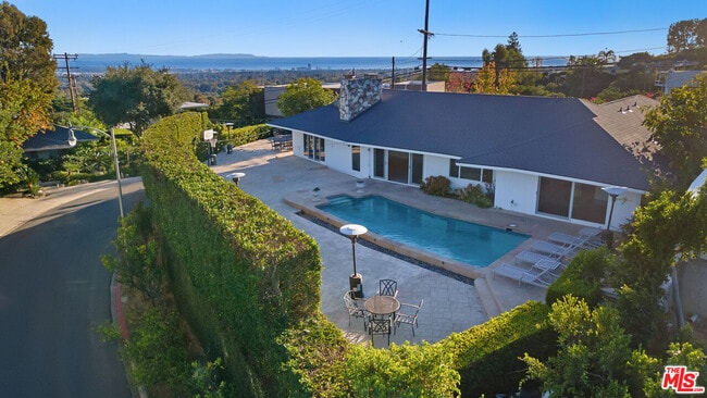 Building Photo - 826 N Tigertail Rd