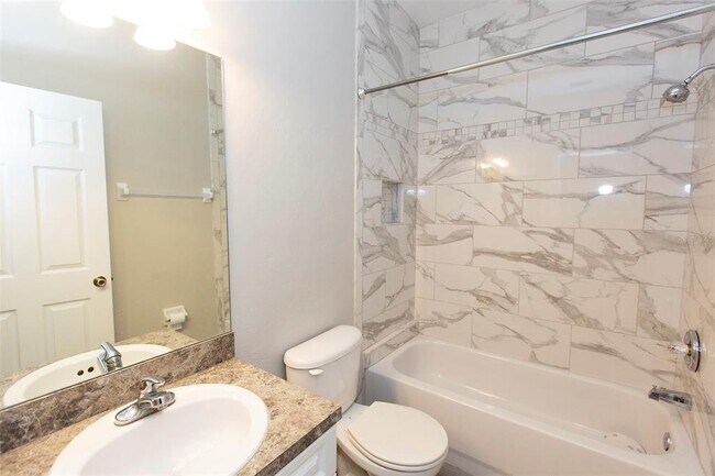 Building Photo - 4712 NW 80th Rd