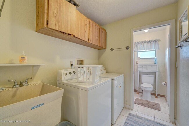 Building Photo - 4136 Camelia Dr