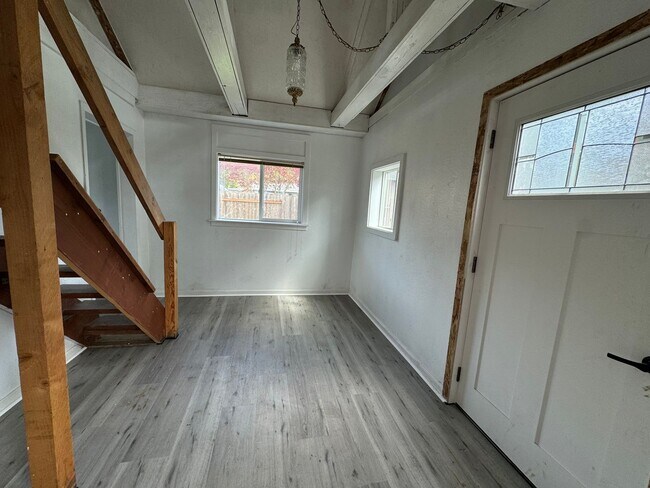 Building Photo - Mass212