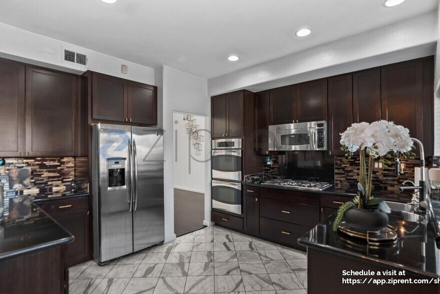 Building Photo - 2927 Sorrento Way