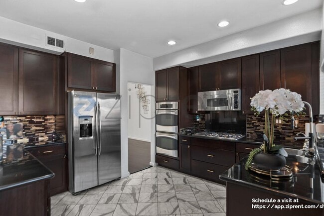 Building Photo - 2927 Sorrento Way