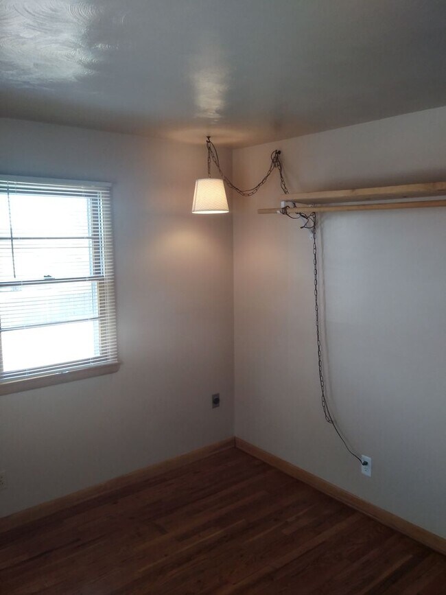 Building Photo - r211LBP