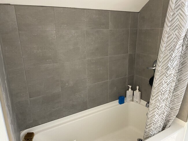 Building Photo - 11 W 14th St