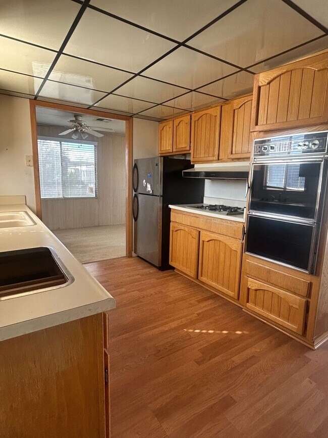 Building Photo - 3601 E Wyoming Ave