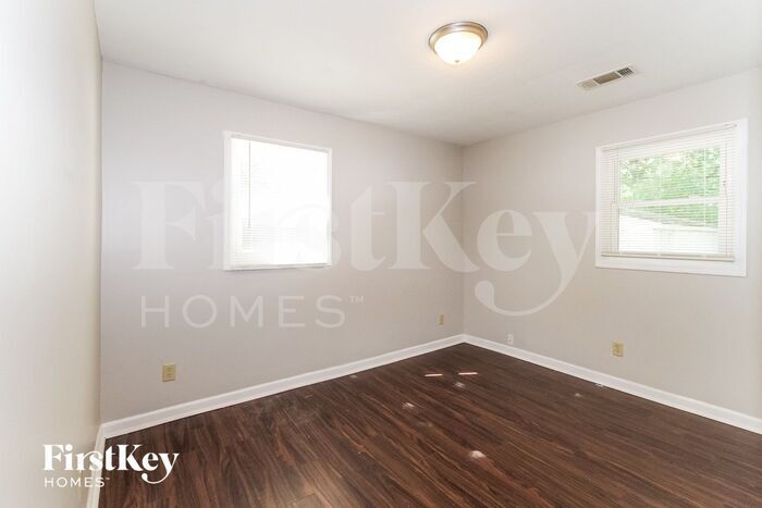 Building Photo - 7338 Kingsley Dr