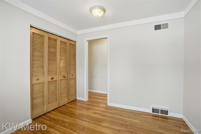 Building Photo - 1204 Montrose Ave