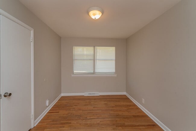 Building Photo - $1,250 - 3 bed/2 bath house for rent in Fl...