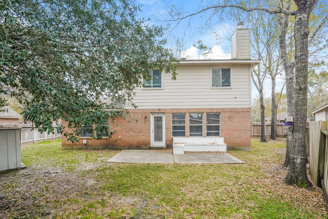 Building Photo - Spacious 4-Bedroom