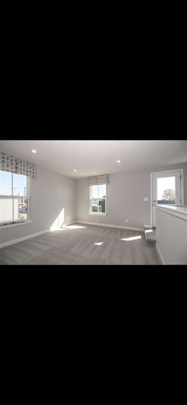 3rd Fl Bedroom w/ Bath & Loft - 458 W Tremont Ave