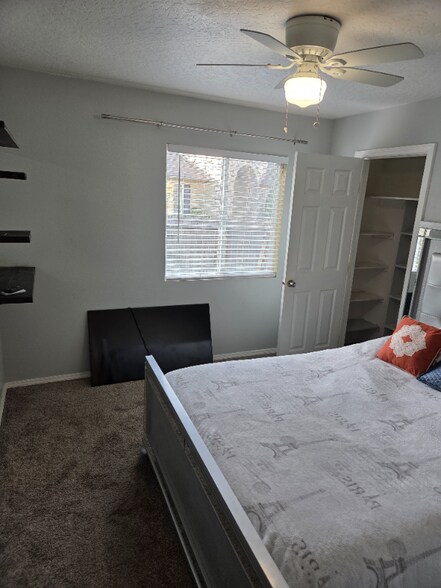 Primary Photo - 1609 S Middle Creek Ct