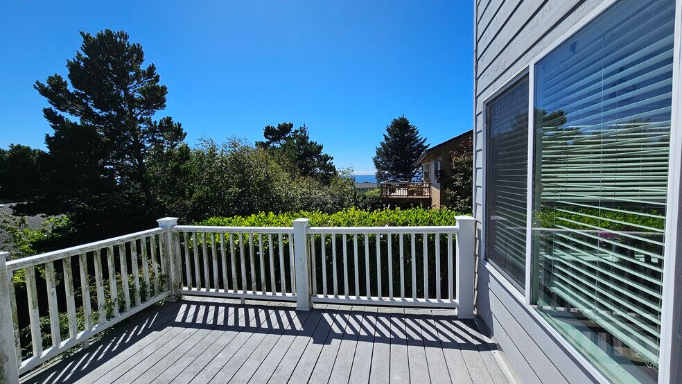 Deck with ocean views - 1742 NE 14th St