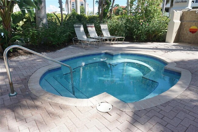 Building Photo - 6093 Bahia Del Mar Cir N