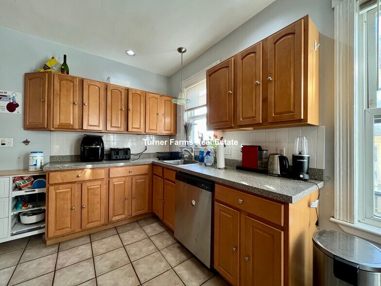 Building Photo - 83 Wensley St