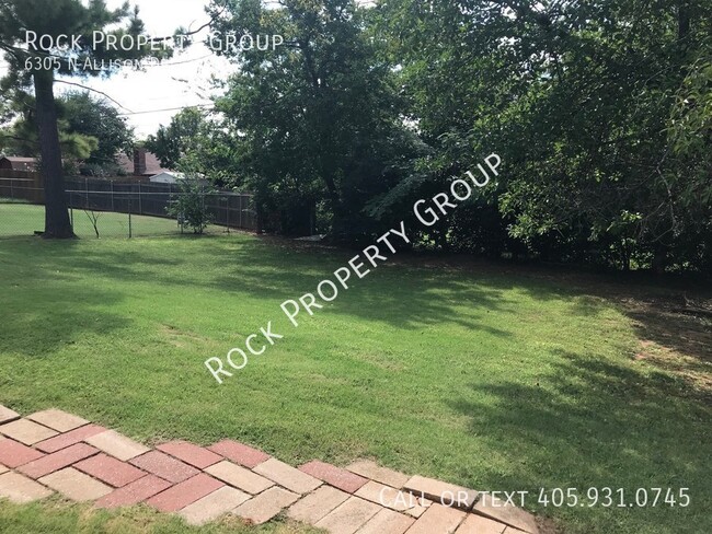 Building Photo - Lovely Brick Home in NW OKC near Lake Hefner