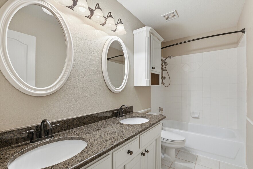 Building Photo - 1101 Countryhill Dr