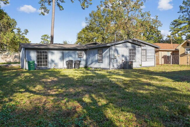 Building Photo - 24415 Lightwoods Dr