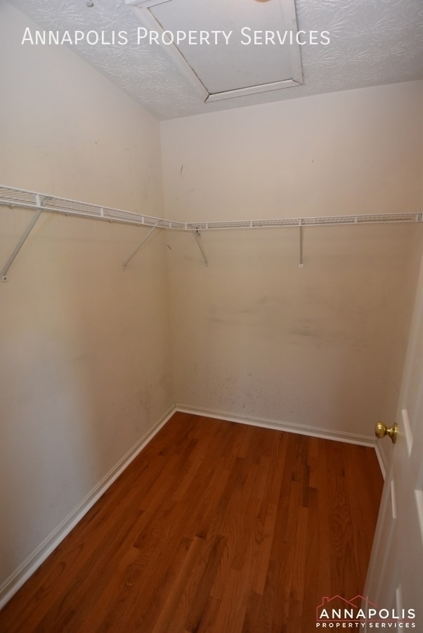 Building Photo - 8203 Barrington Ct