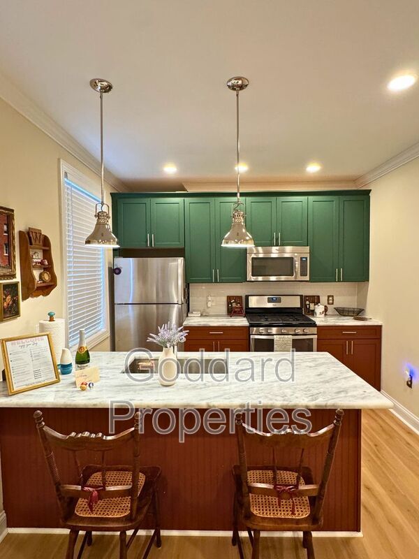 Building Photo - 907 Stiles St